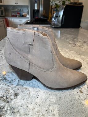 FRYE Reina Western Ankle Booties Ash Leather Size 9 EUC